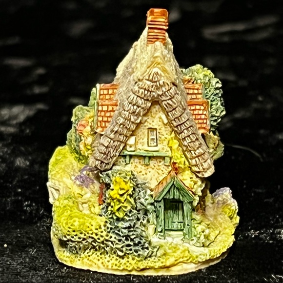 Lilliput Lane - Cotman Cottage Miniature - Dream Miniatures Collection - Picture 4 of 8